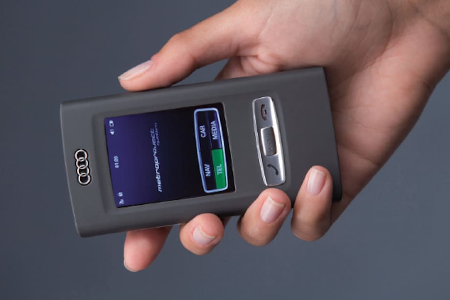 Muerto y aún con celular