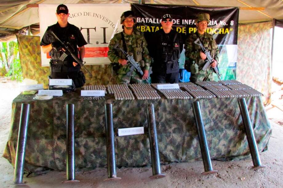 Hallan 200 barras de indugel en caleta de las Farc