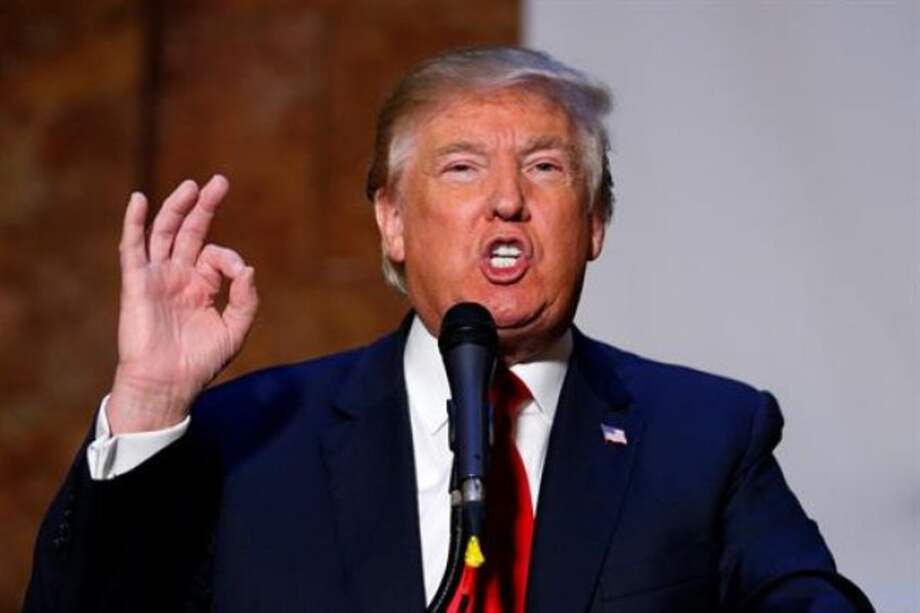 Trump declaró que mantiene una "muy buena relación, a pesar de que mucha gente piensa que no", con la jefa de Gobierno británica, y sostuvo que la mandataria conservadora está haciendo "un muy buen trabajo" al frente del Ejecutivo. / AFP