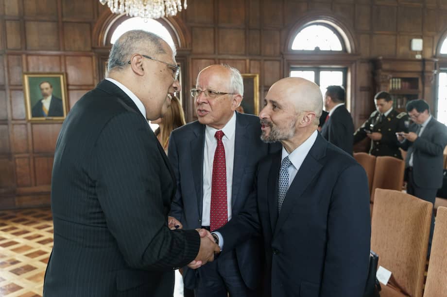 El memorando para implementar el sistema en la frontera fue firmado por el viceministro de Relaciones Exteriores de Colombia, Francisco José Coy y Carlos Fernando García Manosalva, el viceministro de Movilidad Humana del Ministerio de Relaciones Exteriores y Movilidad Humana del Ecuador, entre otros.