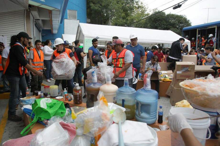 Todos los mexicanos se unieron para ayudar luego del movimiento telúrico del 19 de septiembre / EFE