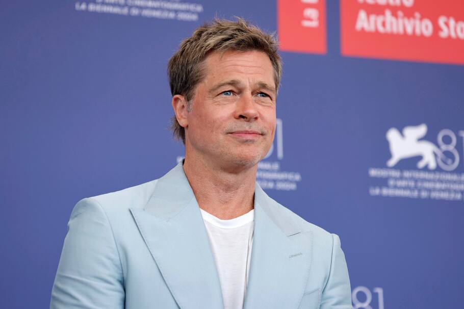 Venice (Italy), 01/09/2024.- US actor Brad Pitt poses at a photocall of 'Wolfs' at the 81st annual Venice International Film Festival, in Venice, Italy, 01 September 2024. The movie is presented out of competition at the festival running from 28 August to 07 September 2024. (Cine, Italia, Niza, Venecia) EFE/EPA/FABIO FRUSTACI