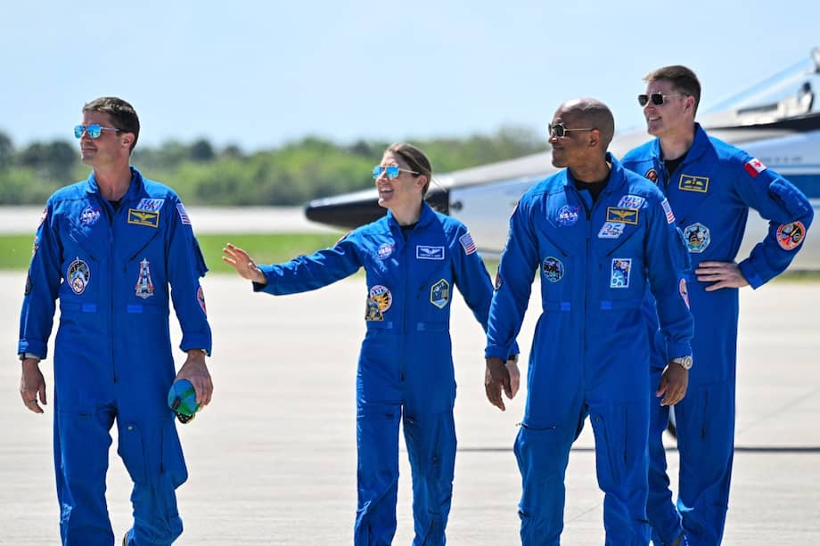 La misión lleva a bordo cuatro astronautas, incluida la primer mujer y un canadiense. (Photo by Miguel J Rodriguez Carrillo / AFP)