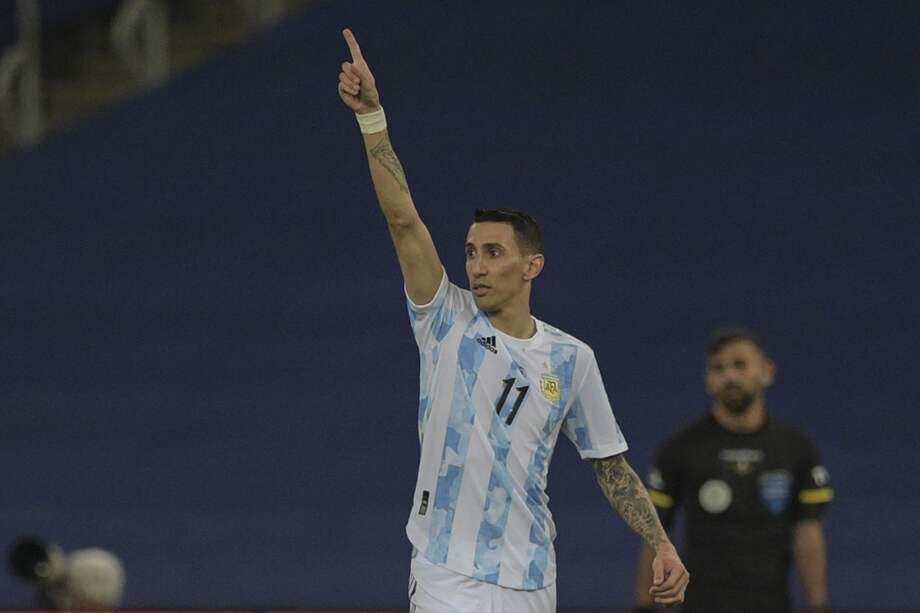Angel Di María festeja el gol que abrió la cuenta en el Maracaná en la Copa América 2021.