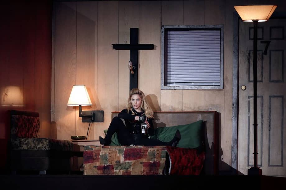 Madonna en un concierto de "MDNA Tour".