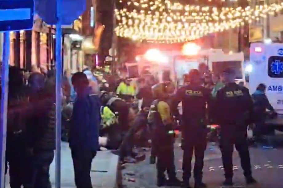 Una persona falleció tras la explosión registrada en la noche en el barrio Santa Fe. El ataque con granada dejó además 14 personas heridas.