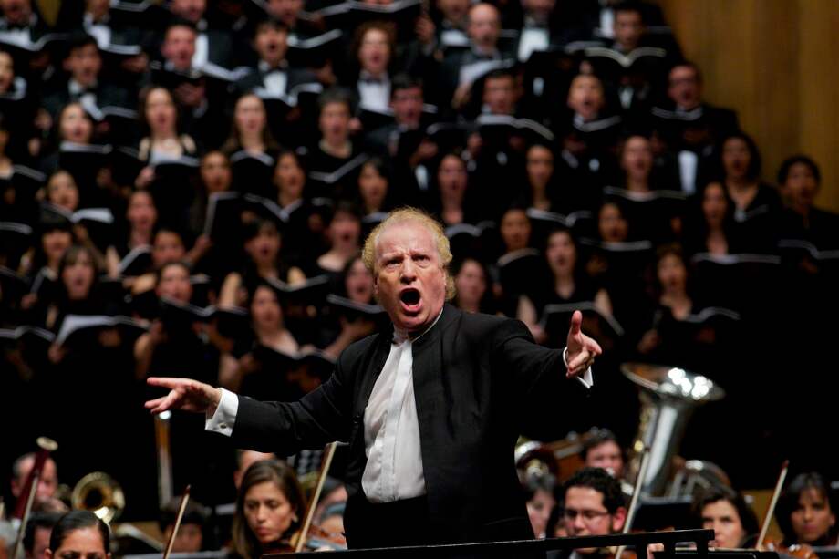 Enrique Arturo Diemecke, director titular de la Orquesta Filarmónica. / Cortesía OFB