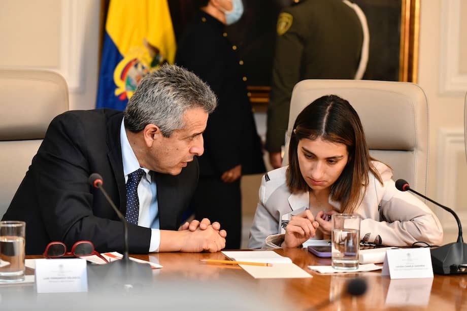 Laura Sarabia, jefa de gabinete del Gobierno Petro, desmiente pelea con el ministro del Interior, Luis Fernando Velasco.