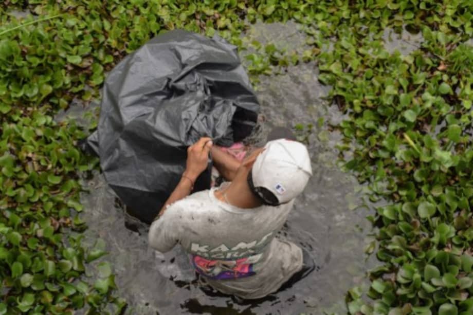 La intervención, según la Secretaría Distrital de Ambiente, no tenía autorización y posteriormente los desechos que se sacaron del humedal habrían sido arrojados al espacio público. Adriana Soto, secretaria de Ambiente, calificó el hecho como una "instrumentalización política de los humedales".