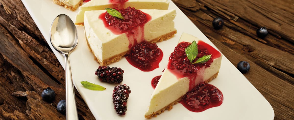 Este cheesecake es fácil de preparar y perfecto para satisfacer tus deseos de algo dulce.