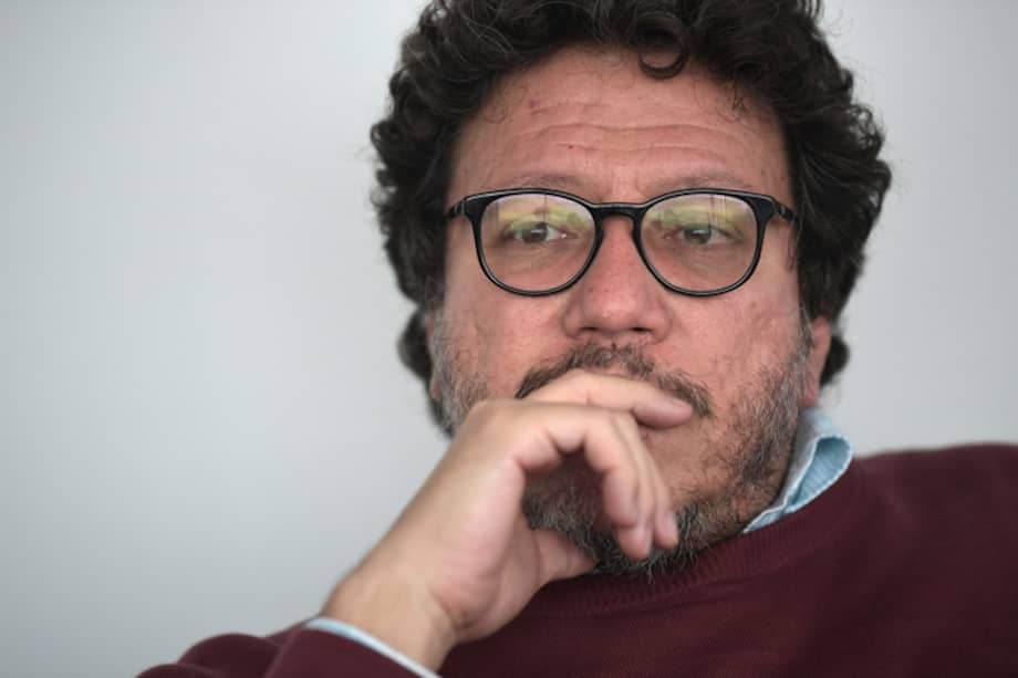 Santiago Gamboa presenta “Colombian Psycho”, su más reciente novela. Una fascinante trama de espejos entre la realidad y la ficción, pero también entre las propias ficciones del autor, quien se juega la vida en esta perturbadora radiografía de la realidad nacional.