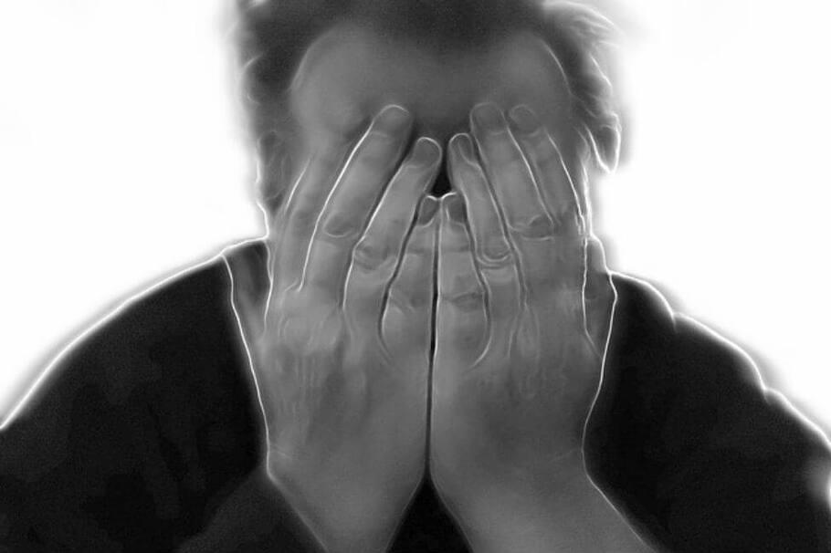 Dolor de cabeza y parálisis facial: cuidado con los síntomas del infarto