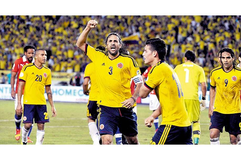 Los jugadores de la selección de Colombia celebran, en el estadio Metropolitano de Barranquilla, la clasificación al Mundial de Brasil 2014. / Óscar Pérez - El Espectador