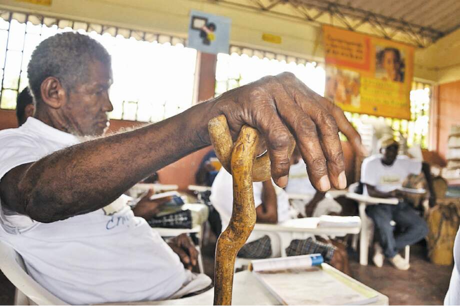 Se debe crear un esquema de pilares que contemple subsidios para las personas de menores ingresos. /