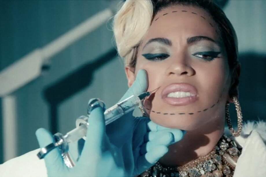 Beyoncé en una escena del video "Pretty Hurts".