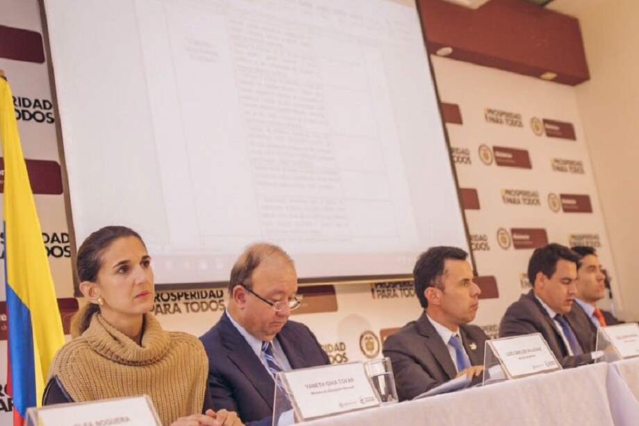 Yaneth Gina, ministra de Educación, anunció las medidas que desarrollará su cartera para recuperar este municipio tras la avalancha que lo afectó en abril de este año. / Cortesía Ministerio de Educación