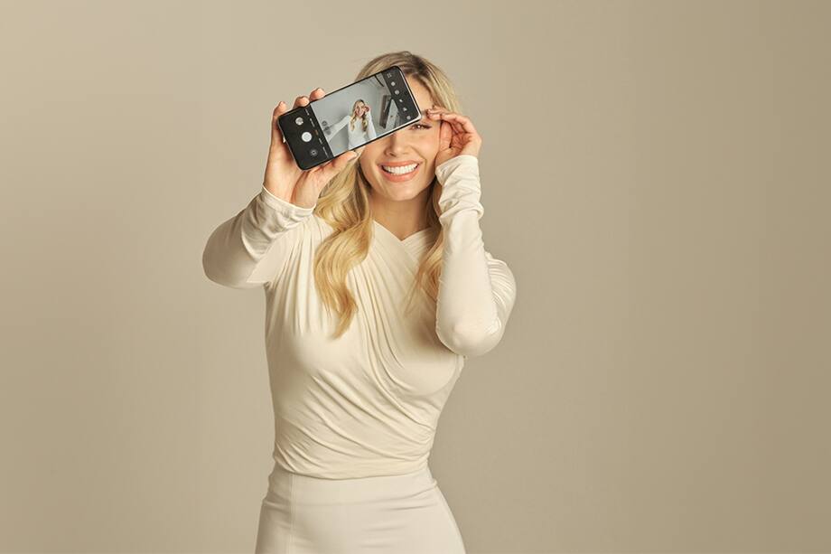 El HONOR 90 irradia clase con sus 7.8mm de grosor y 183g de peso ligero.