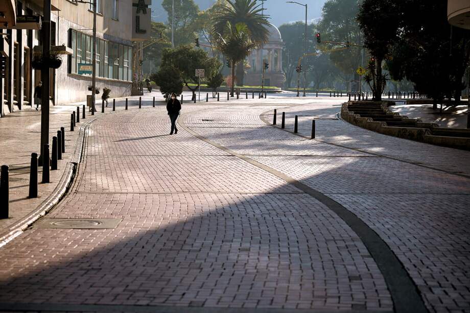 Las nuevas medidas se tomarán teniendo en cuenta que la capacidad de las UCI de la ciudad está en rojo.
