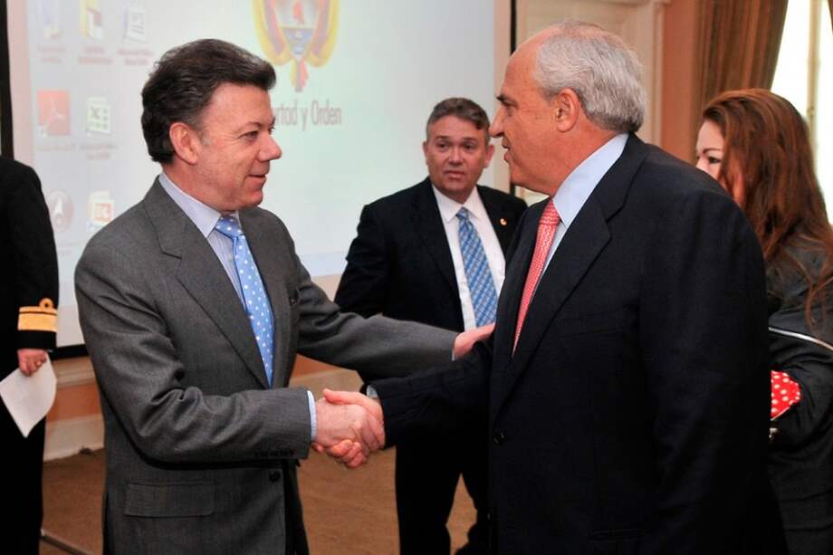 Santos no puede elegirse con los de abajo y gobernar con los de arriba: Samper