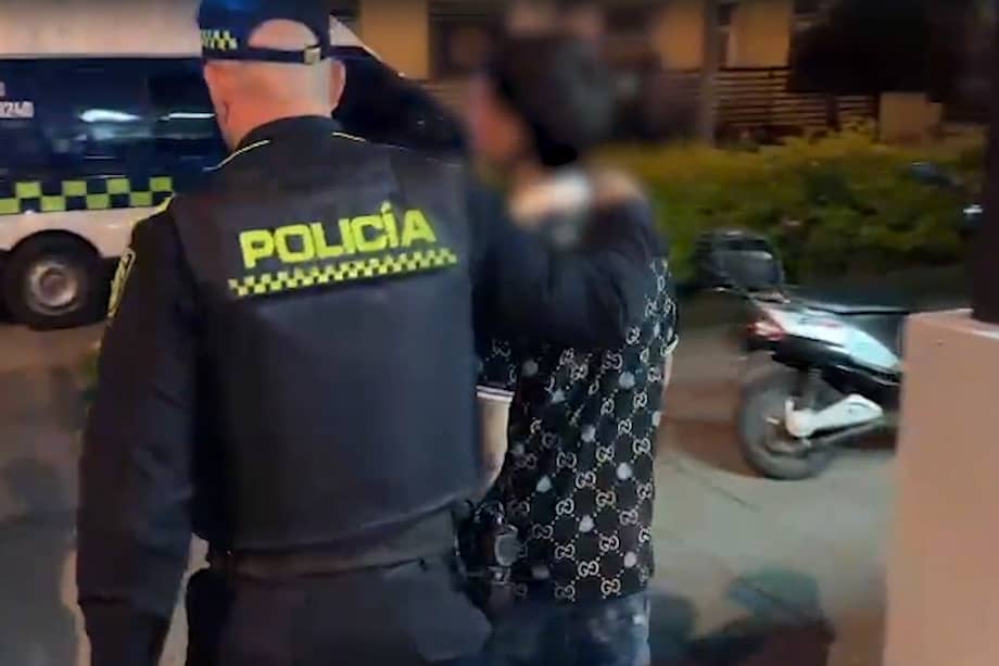 Los dos menores capturados habrían abordado a la mujer a la altura de la Calle 26 para robarle su vehículo.