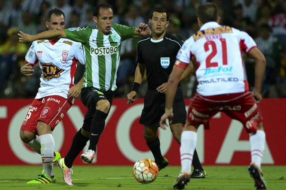 Atlético Nacional se jugará su pase a cuartos de final contra Huracán, al que ya enfrentó en la fase de grupos. / AFP