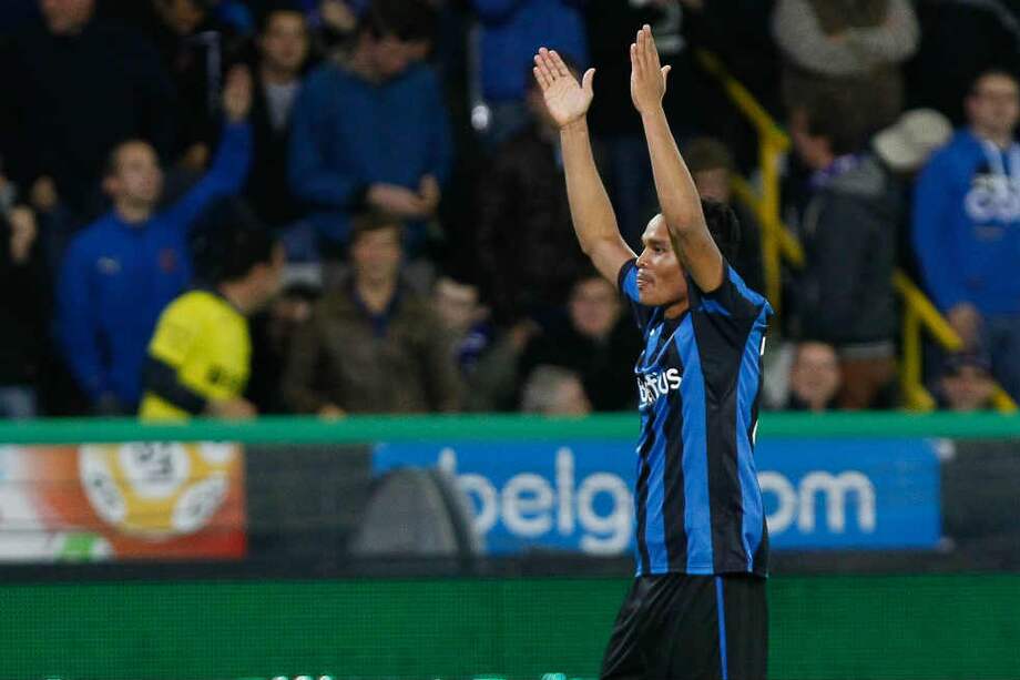 Carlos Bacca lleva 14 goles en total en el fútbol de Bélgica. / AFP