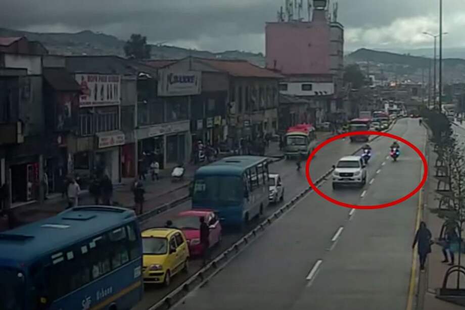 El 25 de agosto un vehículo en el que –escoltado por la Policía– se movilizaba el magistrado de la Sala Penal de la Corte Suprema de Justicia Fernando Castro Caballero, fue sorprendido invadiendo el carril exclusivo de Transmilenio en el centro de Bogotá.