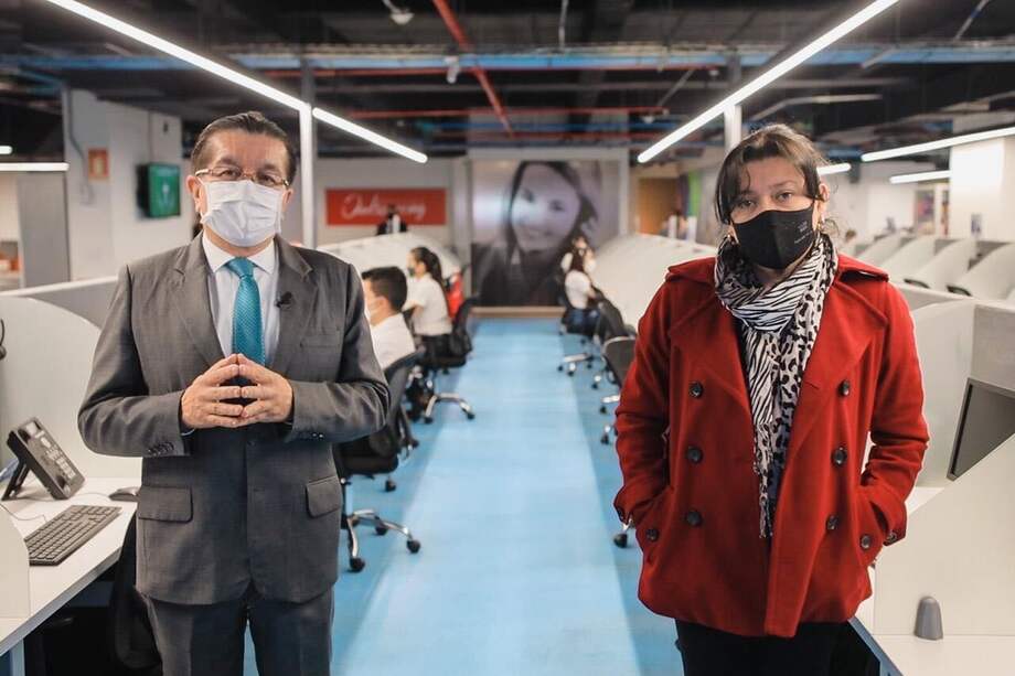 El centro tiene la capacidad para 140 mil llamadas diarias a nivel nacional, con funcionamiento de 8 de la mañana a 8 de la noche toda la semana.