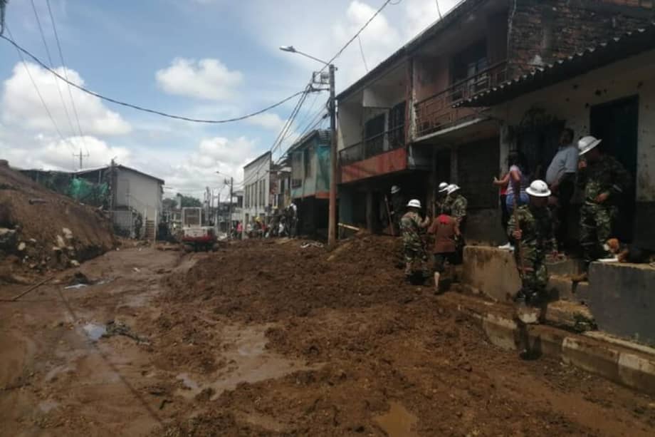Las autoridades ya empezaron a atender la emergencia y en las próximas horas repartirán ayudas a los damnificados. / Tomada de @Ingenieros_EJC