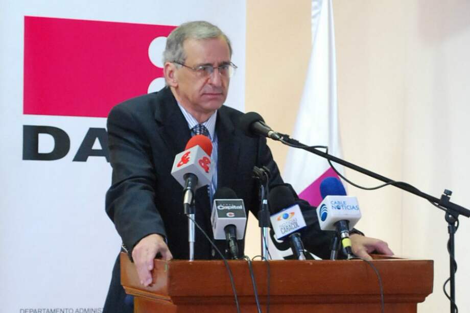 Santos acepta renuncia del director del Dane