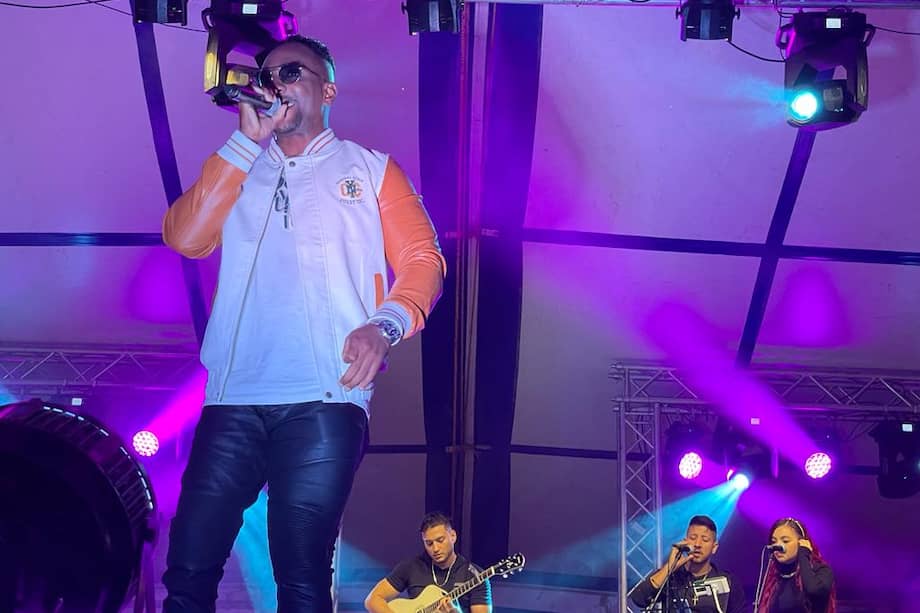 Jhon Freddy Santos hoy es cantante de bachata.