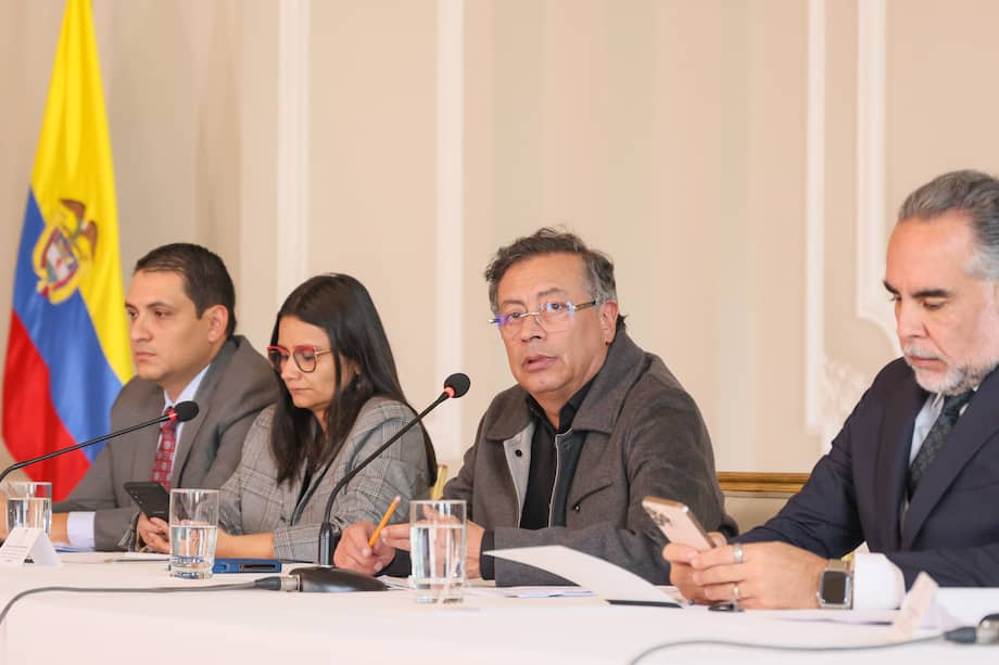 Petro le abrió la puerta a incluir otros temas en la consulta popular.