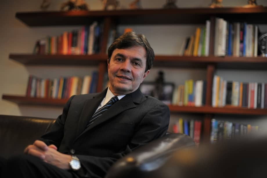 Roberto Vélez Vallejo tenía 25 años cuando entró a la Federación Nacional de Cafeteros en 1985. Ahora es la cabeza máxima del gremio. / Andrés Torres.