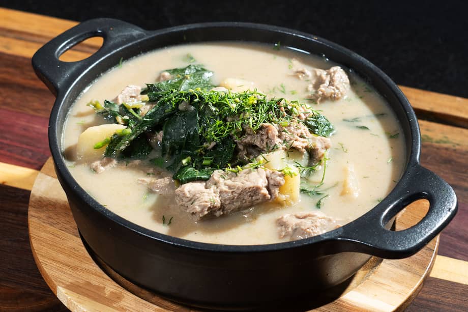 Caldo de pichón, receta tradicional de Santander en Colombia.