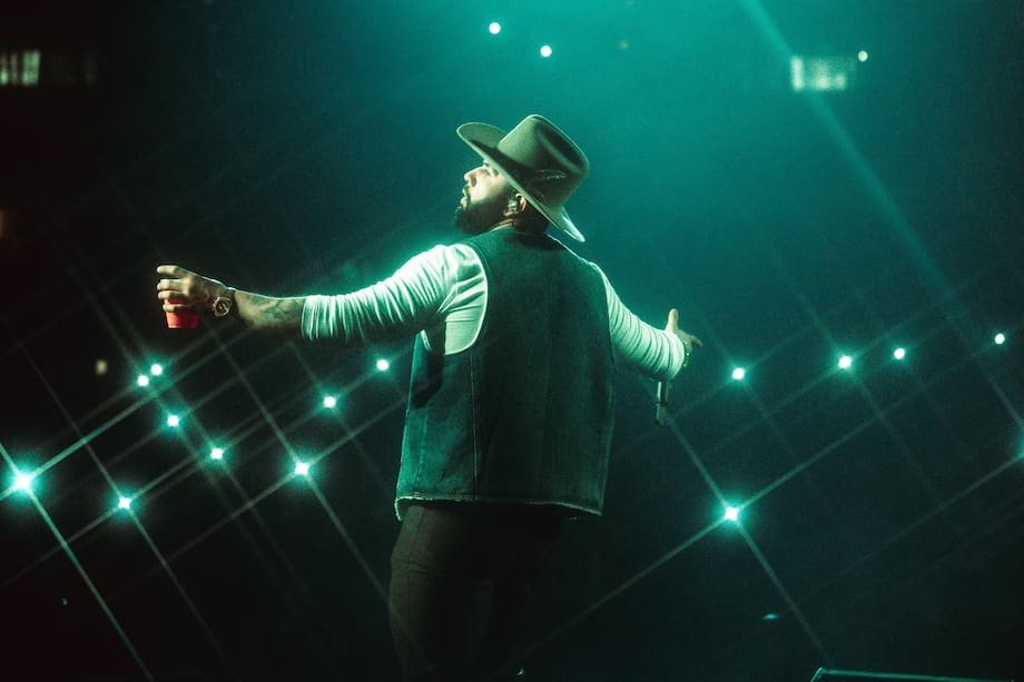 Carin León, quien ya se ha presentado varias veces en el Movistar Arena, llegará por primera vez a El Campín. Este es el único concierto del mexicano en Colombia como parte de su gira 'Boca Chueca Tour'-