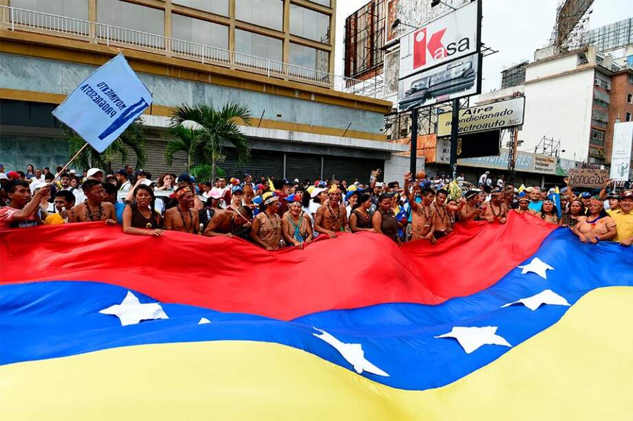 Gobierno venezolano asegura que desarticuló "golpe de Estado" en marcha opositora