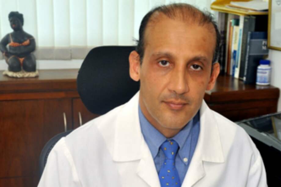 El médico Carlos Sales Puccini ya había sido acusado por otros pacientes que se practicaron cirugías para perder peso. / Guíavital.com