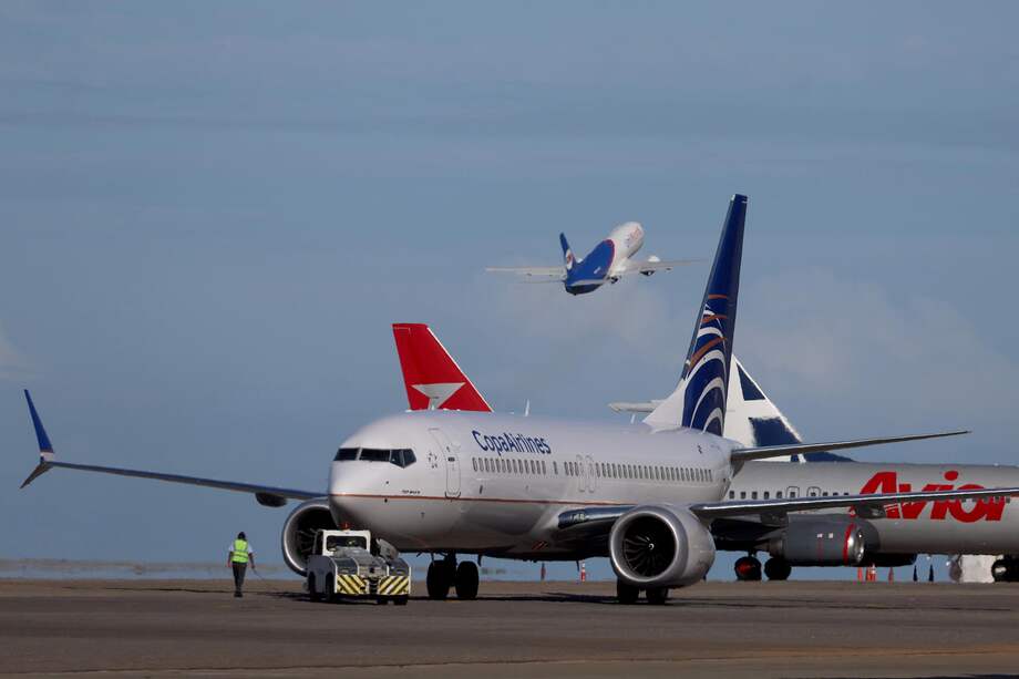 Varios aviones en el Aeropuerto Internacional Simón Bolívar de Maiquetía, que sirve a Caracas (Venezuela).