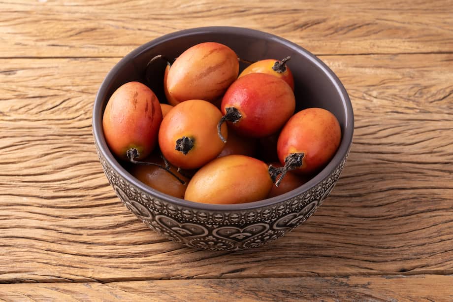 El tomate de árbol es una fruta versátil que puede usarse en jugos, postres, salsas y ajíes.