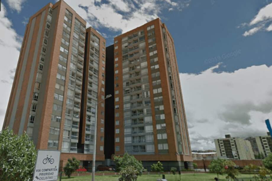La joven cayó desde un edificio residencial ubicado en la carrera 53 con calle 129. / Pantallazo Google Maps Street View