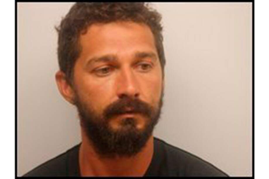 El actor Shia LaBeouf en la oficina de la Policía Metropolitana de Savannah-Chatham. / EFE