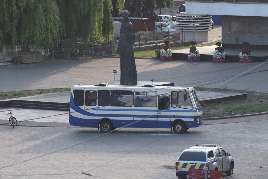 13 personas fueron secuestradas hoy a bordo de un autobús en el centro de ciudad de Lutsk, en Ucrania.