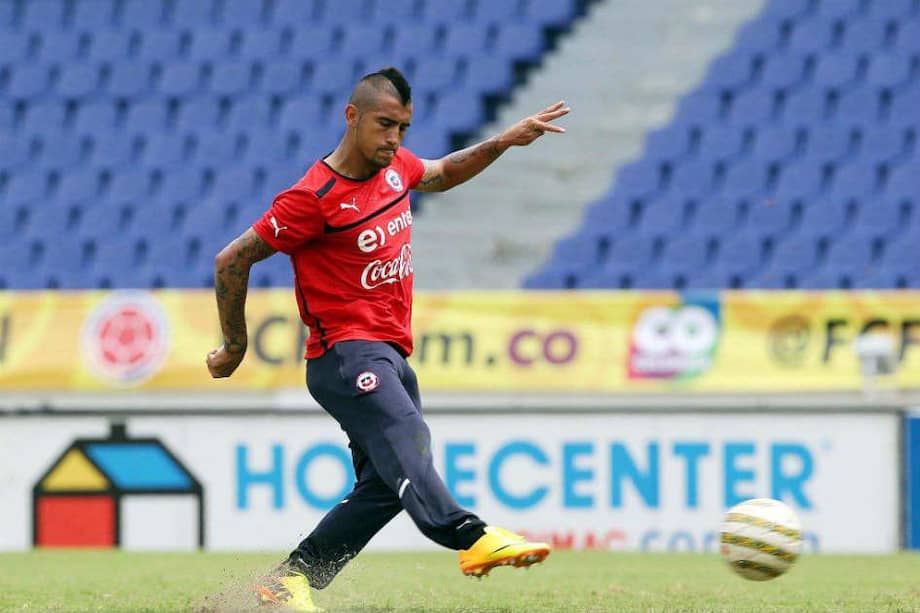 Arturo Vidal afina la puntería para el partido contra Colombia. / Prensa Federación Chilena de Fútbol.