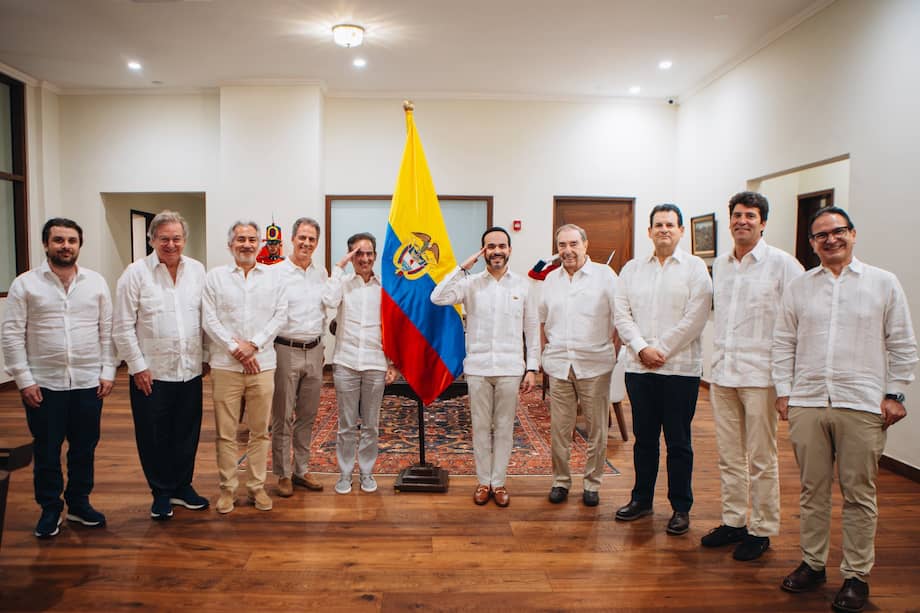 Abelardo de la Espriella se reunió con varios empresarios en Barranquilla; entre ellos están Jaime y Gabriel Gilinski, Alejandro Santo Domingo, Luis Carlos Sarmiento, Fuad Char, Juan Carlos Mora, César Caicedo y Miguel Cortés.