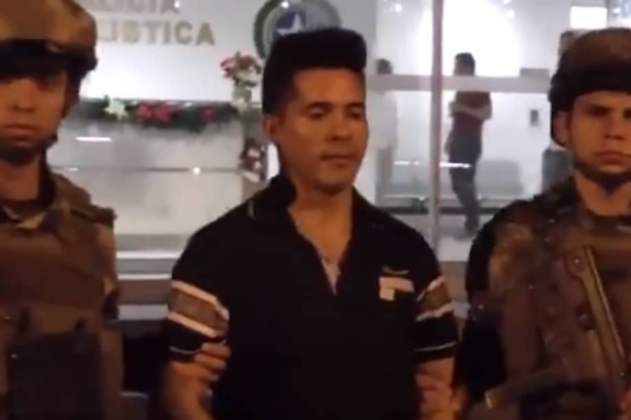 Luis Eduardo López, conocido como 'Noraldo' o 'El Poeta', capturado en Bello, Antioquia. / Captura de video Ejército Nacional