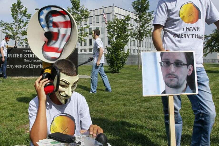 Assange asegura que publicación de documentos secretos de Snowden continuará