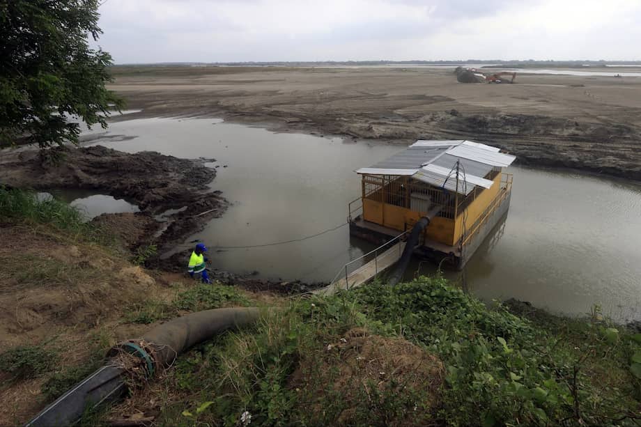 Los municipios han tenido que recurrir a racionamientos por la reducción de los niveles de sus fuentes de agua.