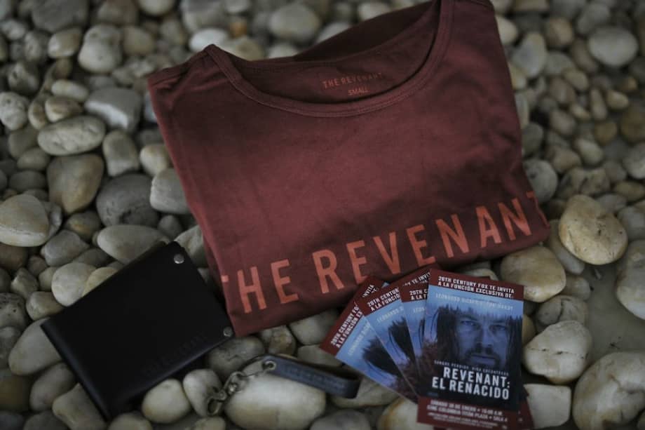 Invitación doble y obsequios The Revenant.