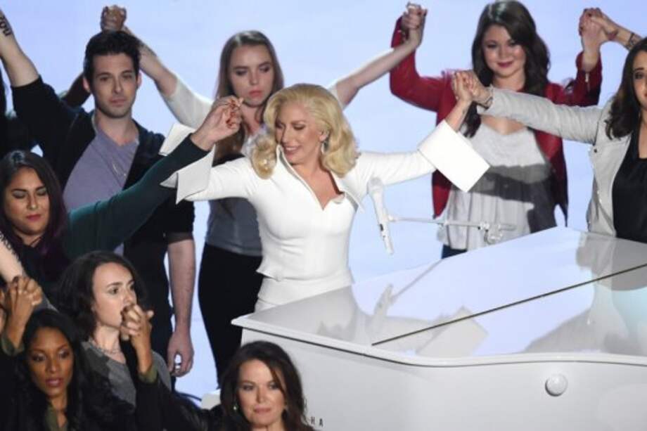 Lady Gaga padece de "dolor crónico" tras ser violada