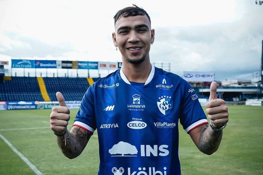 Ricardo Márquez en su presentación con el Club Sport Cartaginés del fútbol de Costa Rica.